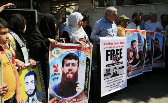 وقفة تضامنية مع الأسير الشيخ خضر عدنان (أرشف)