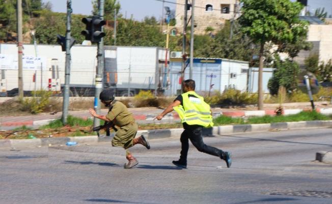 هروب جندي صهيوني من قبل أحد شهداء انتفاضة القدس