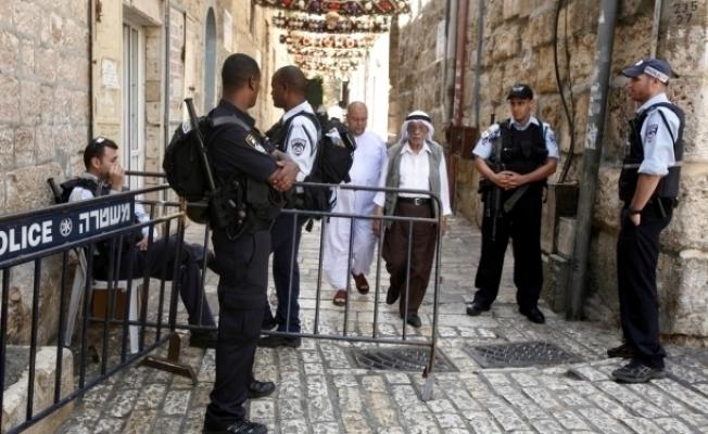 حاجز لتفتيش المارة