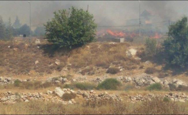 حريق ضخم بمستوطنة في الخليل وهروب المستوطنين