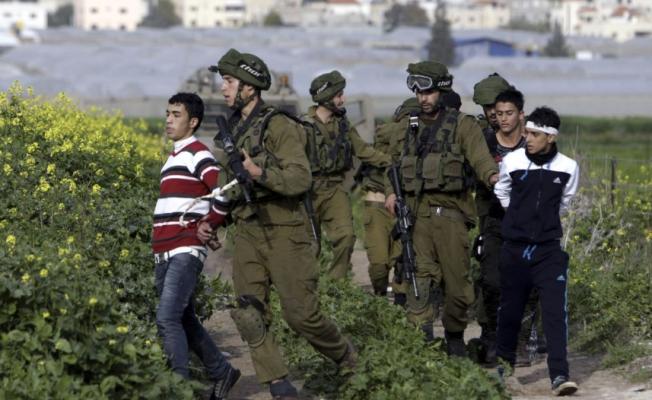 قوات العدو تعتقل أطفال فلسطينيين