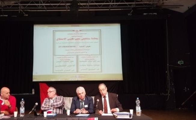 خلال المؤتمر 