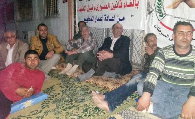 أثناء الأمسية في خيمة الاعتصام 