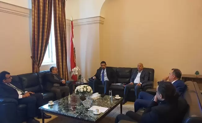 الحسن يلتقي وفداً فلسطينياً