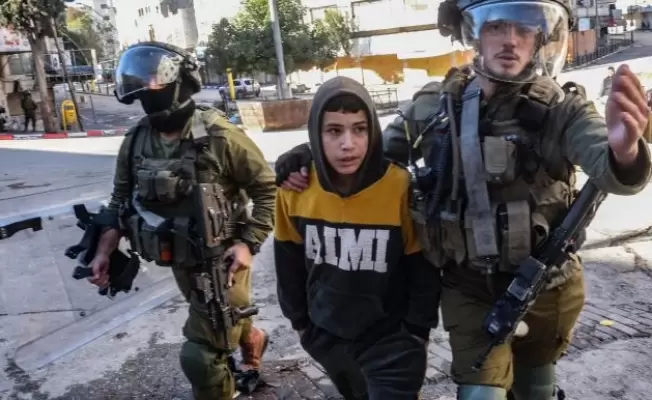 قوات الاحتلال تعتقل طفلا فلسطينيا