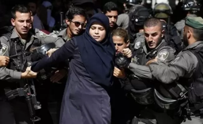 اعتقال فتاة
