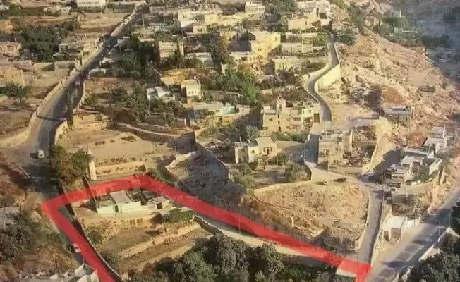 الارض الحمرا