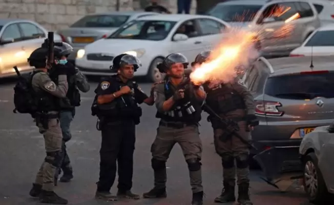 الاحتلال يطلق قنابل الغاز