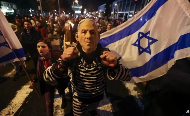 آلاف المتظاهرين الصهاينة في تل أبيب ضد حكومة نتنياهو بن غفير وسموتريتش