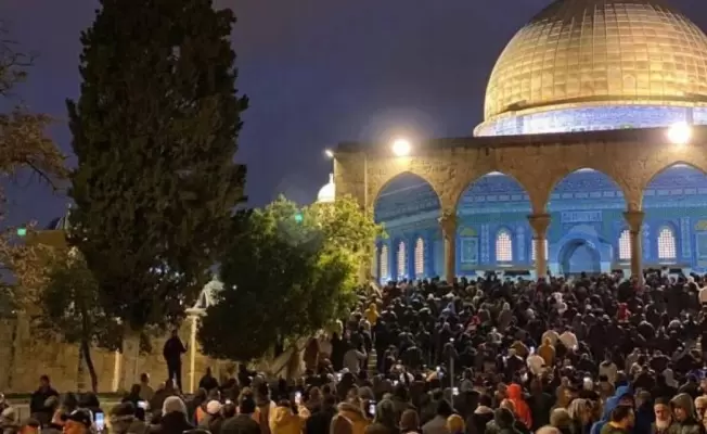 صلاتي العشاء والتراويح من المسجد الأقصى