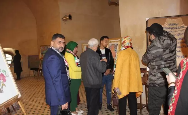 خلال المعرض