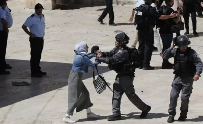 اعتداءات جيش العدو على المصلين والمعتكفين في المسجد الأقصى