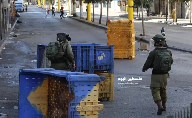 الاحتلال يحطم محتويات محل تجاري