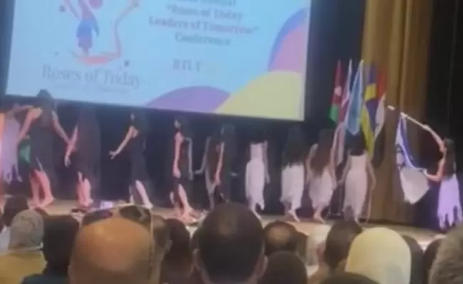 خلال رفع العلم