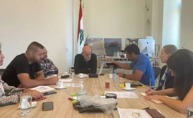 خلال الاجتماع
