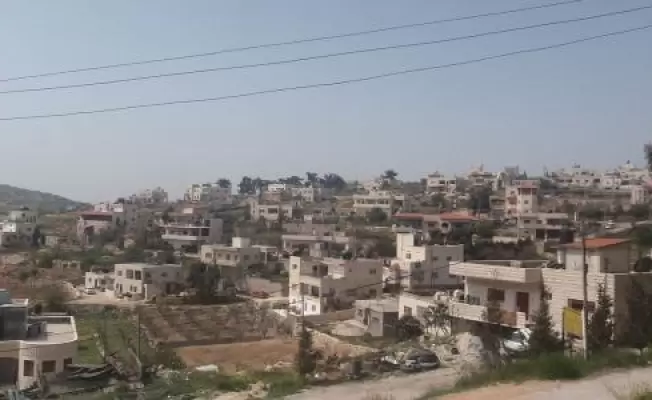 الاحتلال يحتجز شقيقين