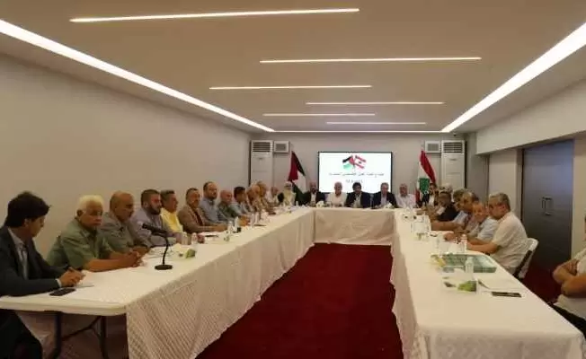 من اجتماع السفارة