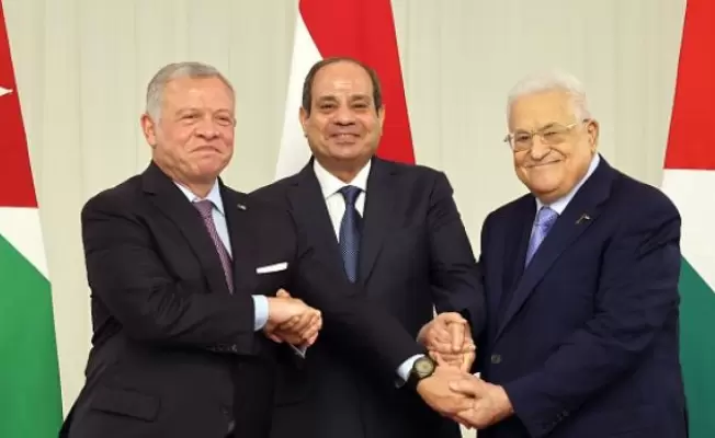 ما سر ابتسامة المتسولون الثلاثة؟..
