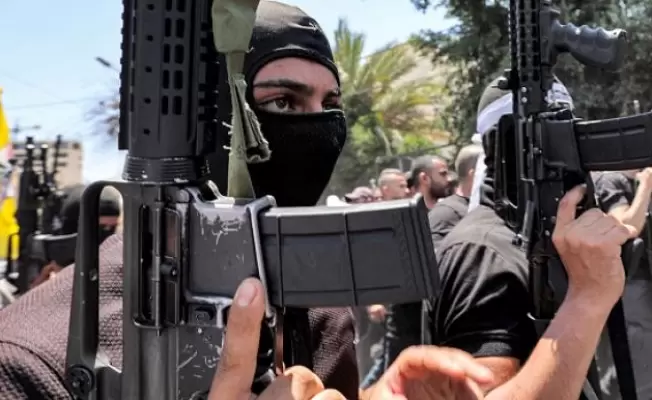 مقاوم فلسطيني ملثم