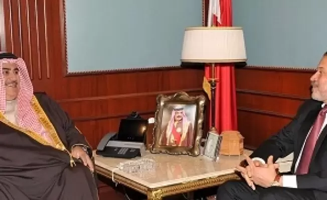 ياسر محمود عباس مع وزير الخارجية البحريني// صورة أرئيفية