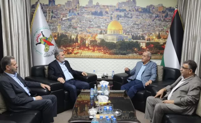 الأمين العام زياد النخالة مستقبلا وفد الشعبية برئاسة جميل مزهر