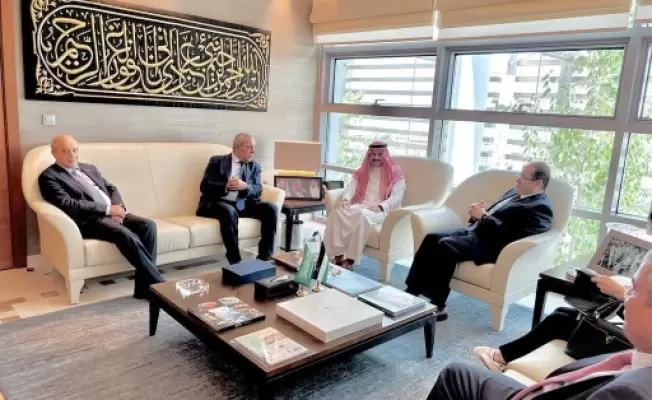 الشيخ وفرج عند السفير السعودي في عمان لبحث تفاصيل الصفقة