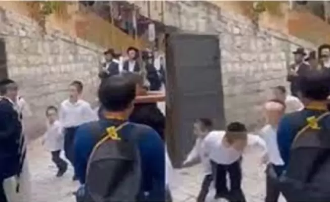 مستوطنون يبصقون على المسيحيين في القدس المحتلة