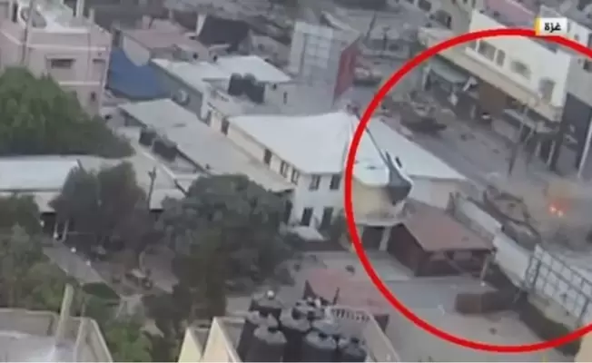لحظة انسحاب دبابات الاحتلال