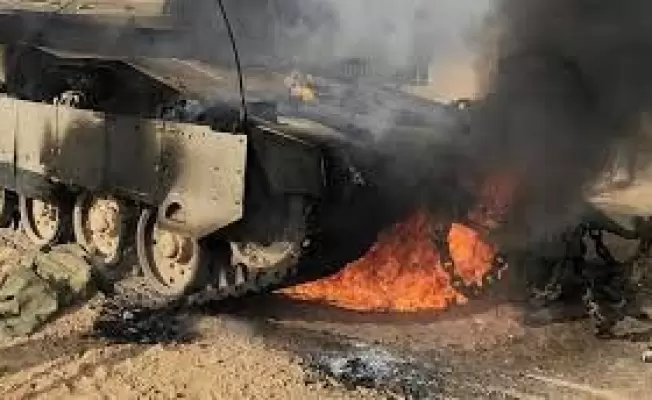 آليات العدو.. أنظروا إليها تحترق على بوابات غزة