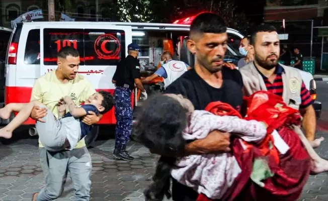 نقل مصابون الى احد المستشفيات في غزة