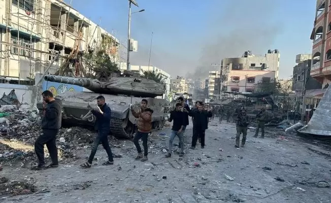 نازحون فلسطينيون باحد  مدارس الاونروا