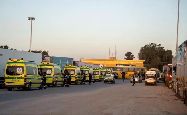 إدخال مساعدات لقطاع غزة