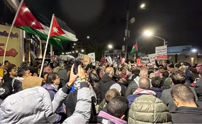 مظاهرة أمام سفارة مصر