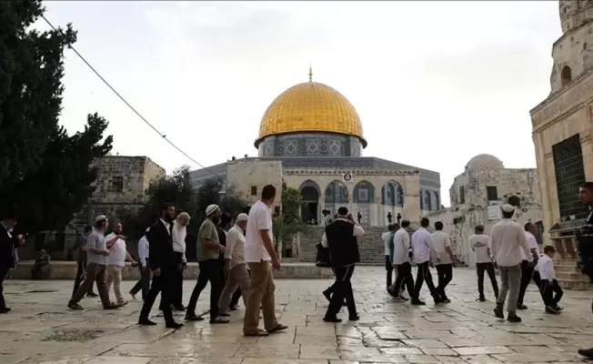 عشرات المستوطنين يقتحمون المسجد الأقصى