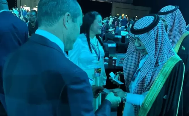 لقاء سعودي "إسرائيلي" وابتسامات متبادلة!