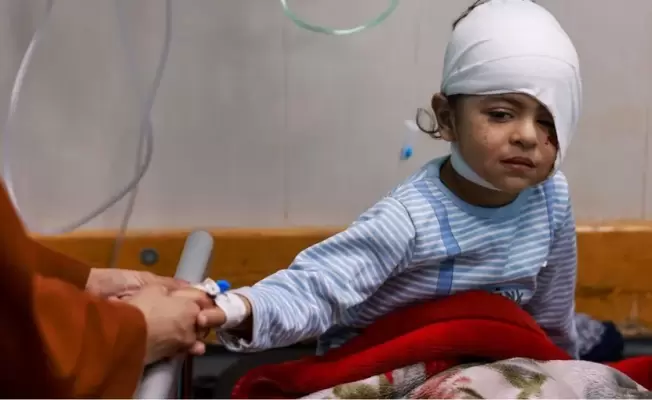طفلة مصابة ترقد فيمجمع ناصر الطبي