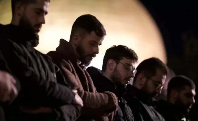 30 ألف مصل أدوا العِشاء