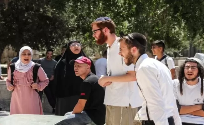 الصهاينة يستبيحون الأقصى