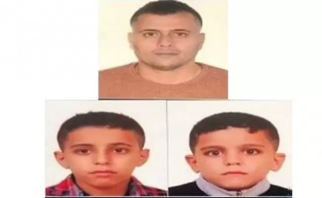 صورة لفلسطيني وولديه