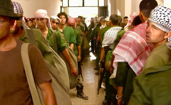 مشهد من فيلم "باب الشمس"