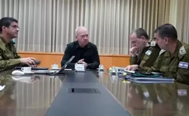 وزير حرب العدو مكبل بأوهام نتنياهو