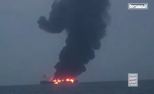 إحراق ناقلة نفط يونانية!..
