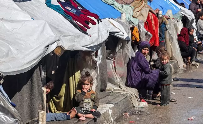 الغزيون يفشلون مخططات التهجير.. هنا باقون.. فوق أرضنا صامدون!