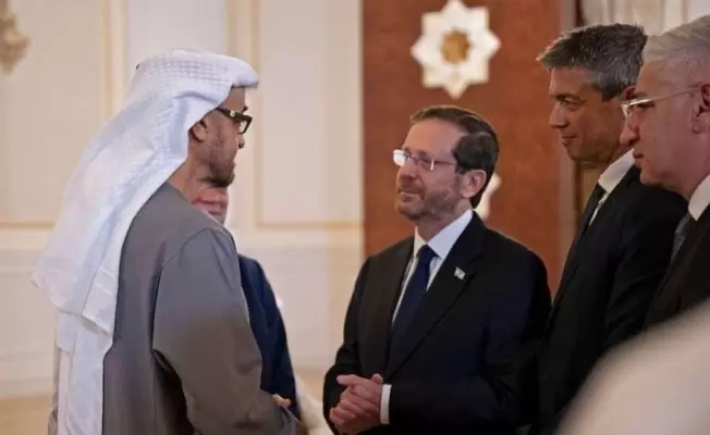 ابن زايد يدعم الصناعات العسكرية لكيان العدو..