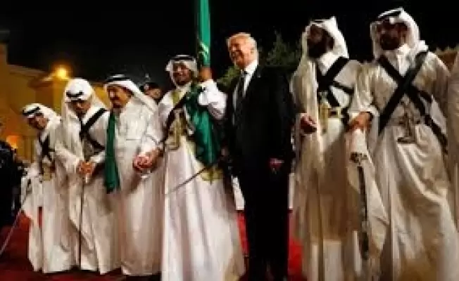 ترامب يرقص على أنغام المليارات السعودية خلال الزيارة الأولى!..