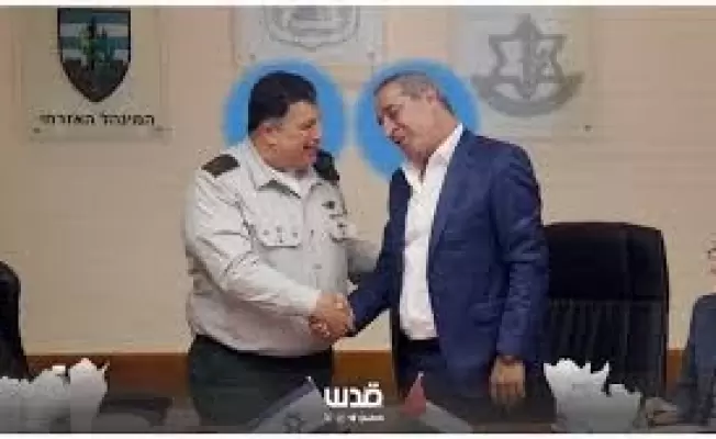الشيخ مع أصدقائه الضباط الصهاينة!