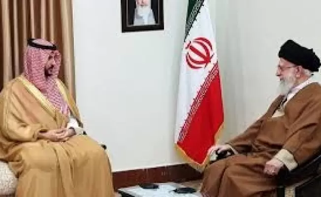 السيد خامنئي مستقبلا خالد بن سلمان (أرشيفية)