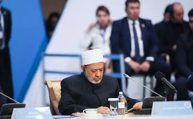 عباس يشكو للسيسي دعم شيخ الأزهر للمقاومة في غزة!..