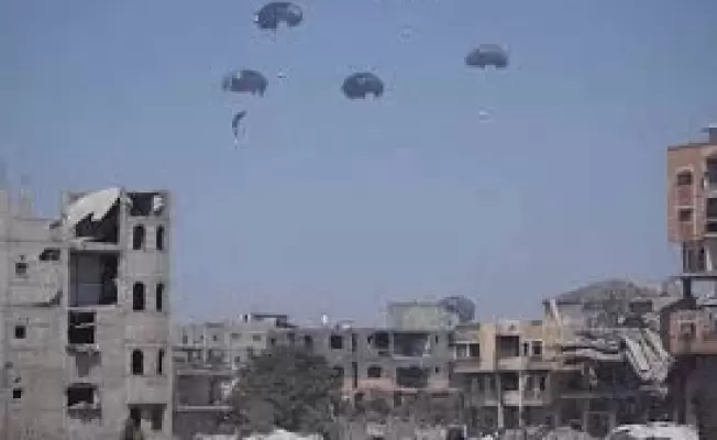 مهزلة إسقاط المساعدات