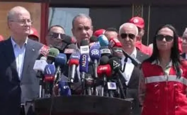 وزير الخارجية المصرية مع رئيس وزراء سلطة رام الله من أمام معبر رفح